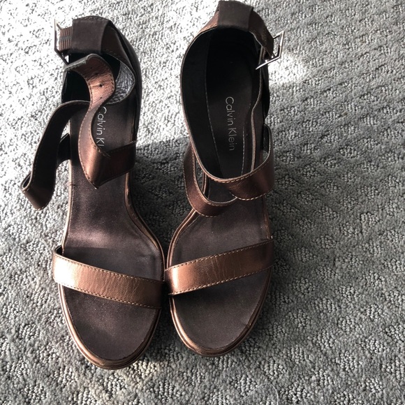 Calvin Klein Tabitha Wedge, Size 7.5, bronze - Picture 2 of 4